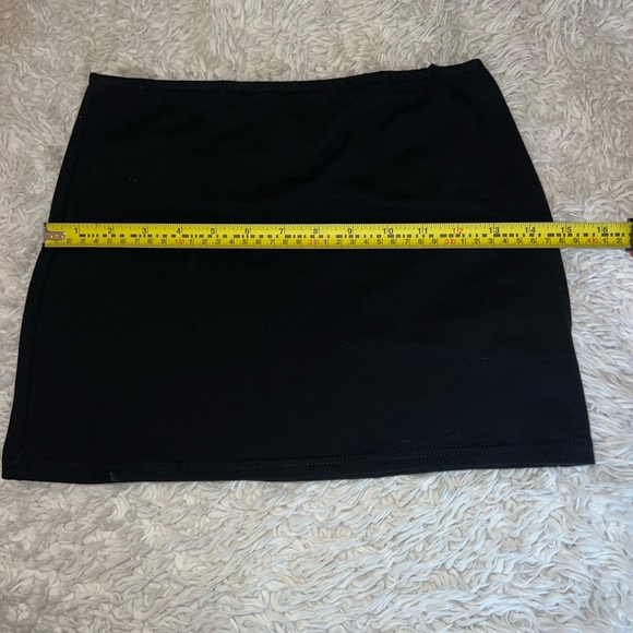 Edikted Black Mini Skirt - Picture 4 of 8